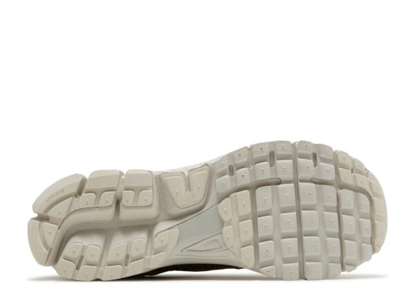 Nike Zoom Vomero 5 Neutral Olive - Image 4